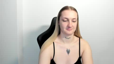 Snapshot of alexafragile chatting on July 7, 2026, 11:25 am Alexa online show from July 7, 2026, 11:25 am