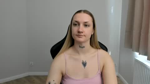 Snapshot of alexafragile chatting on July 10, 2026, 2:52 pm Alexa online show from July 10, 2026, 2:52 pm