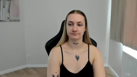 Snapshot of alexafragile chatting on July 17, 2026, 12:56 pm Alexa online show from July 17, 2026, 12:56 pm