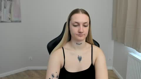 Snapshot of alexafragile chatting on July 20, 2026, 11:23 am Alexa online show from July 20, 2026, 11:23 am