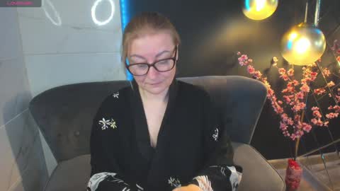 Snapshot of alexandra_kind chatting on December 22, 2024, 1:55 pm Alexandra online show from December 22, 2024, 1:55 pm