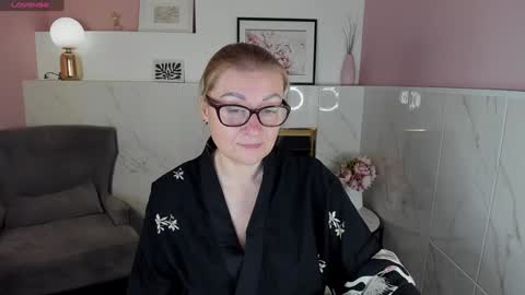 Snapshot of alexandra_kind chatting on December 26, 2024, 1:43 pm Alexandra online show from December 26, 2024, 1:43 pm