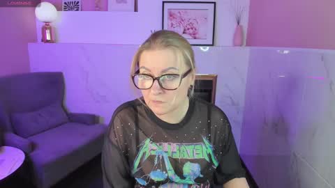 Snapshot of alexandra_kind chatting on February 23, 2025, 6:01 pm Alexandra online show from February 23, 2025, 6:01 pm