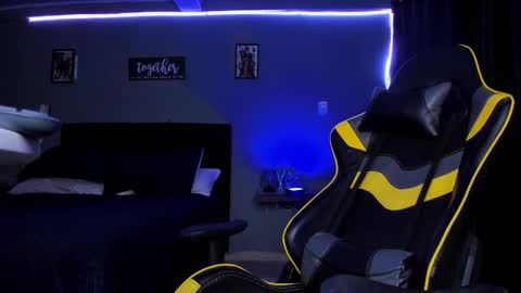 alexgiraldo__ online show from October 28, 2025, 2:15 am