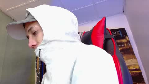 alexgiraldo__ online show from May 22, 2026, 12:11 pm