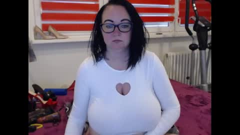 Snapshot of alexie33 chatting on January 20, 2025, 11:56 am alexie33 online show from January 20, 2025, 11:56 am