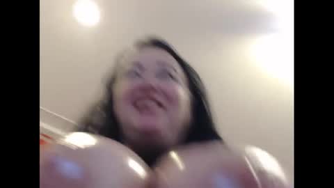Snapshot of alexie33 chatting on January 21, 2025, 12:39 pm alexie33 online show from January 21, 2025, 12:39 pm