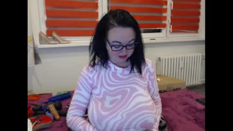 Snapshot of alexie33 chatting on January 31, 2025, 6:14 pm alexie33 online show from January 31, 2025, 6:14 pm