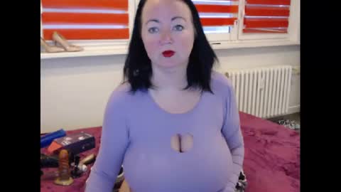Snapshot of alexie33 chatting on February 20, 2025, 8:17 am alexie33 online show from February 20, 2025, 8:17 am