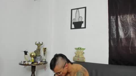 Snapshot of alexroyce_ chatting on July 10, 2026, 6:43 pm ALEX ROYCE online show from July 10, 2026, 6:43 pm