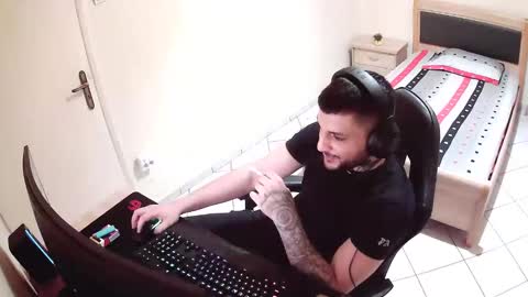 alexthepro00 online show from May 17, 2026, 1:36 am