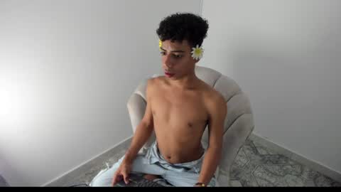 alexx_cum18 online show from June 22, 2026, 1:52 pm