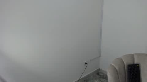 alexx_cum18 online show from June 26, 2026, 5:28 pm