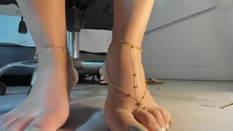 aleya_black online show from April 17, 2026, 2:58 am