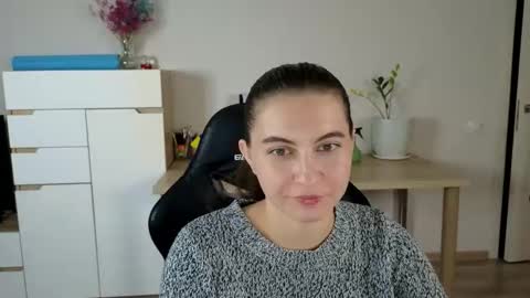 Alice online show from October 18, 2025, 8:20 pm