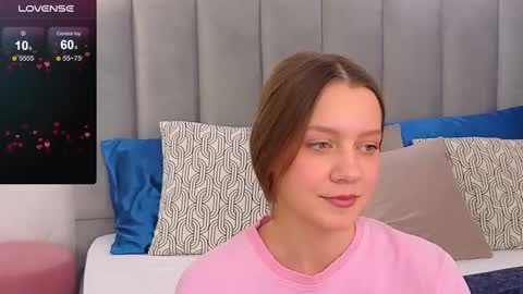 Snapshot of alice_charmy chatting on February 28, 2025, 12:09 pm Alice in Wonderland online show from February 28, 2025, 12:09 pm