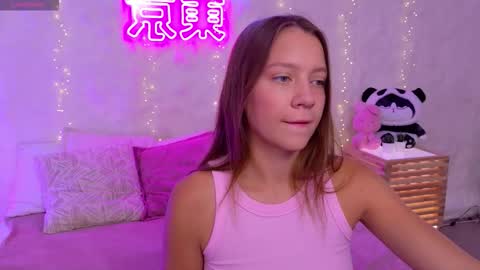 Snapshot of alice_charmy chatting on September 17, 2025, 5:31 am Alice in Wonderland online show from September 17, 2025, 5:31 am