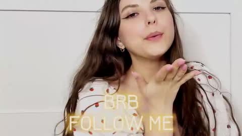 Snapshot of alice_dreammer chatting on October 19, 2025, 3:12 pm Alice online show from October 19, 2025, 3:12 pm
