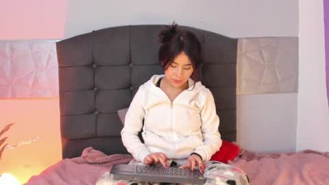  Alice Evans online show from January 23, 2025, 10:43 am