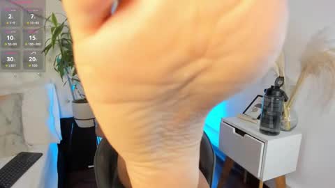 Alice Graay  online show from October 14, 2025, 8:31 pm