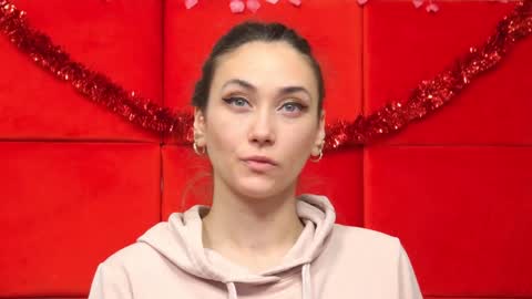 Snapshot of alice_munro chatting on December 22, 2024, 10:36 pm AliceMunro online show from December 22, 2024, 10:36 pm