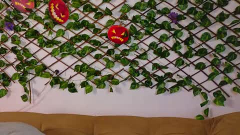 alice_rous21 online show from October 28, 2025, 2:53 pm