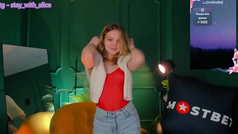 Snapshot of alice_tucci chatting on December 4, 2024, 1:53 pm Alice online show from December 4, 2024, 1:53 pm