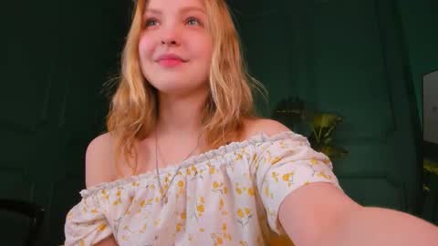 Snapshot of alice_tucci chatting on February 15, 2025, 9:04 pm Alice online show from February 15, 2025, 9:04 pm