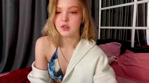 Snapshot of alice_tucci chatting on March 6, 2025, 9:09 pm Alice online show from March 6, 2025, 9:09 pm