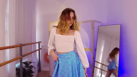 Snapshot of alice_tucci chatting on October 2, 2025, 1:51 pm Alice online show from October 2, 2025, 1:51 pm