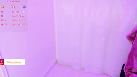 Snapshot of alice_wiinter chatting on December 15, 2024, 12:40 am Alice  online show from December 15, 2024, 12:40 am