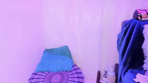 Snapshot of alice_wiinter chatting on March 1, 2025, 1:22 am Alice  online show from March 1, 2025, 1:22 am