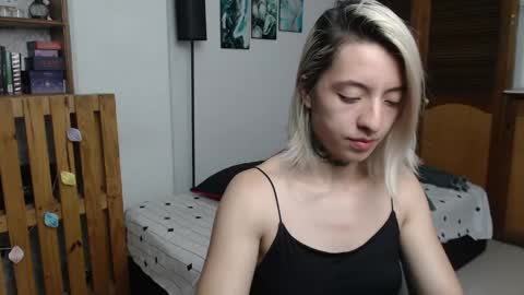 alicee_logan_ online show from May 26, 2026, 1:34 am