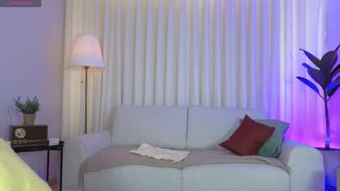 Snapshot of alicee_milf_ chatting on May 30, 2026, 2:25 pm Aleja online show from May 30, 2026, 2:25 pm
