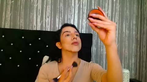 alicee_moonn online show from April 17, 2026, 7:06 pm