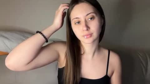 aliceinlustland online show from April 23, 2026, 4:42 pm