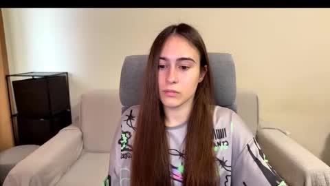 alicekollt online show from December 5, 2025, 10:57 am