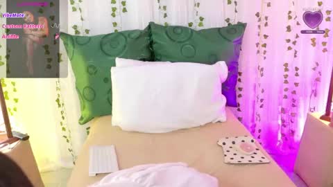Snapshot of alicelamoree chatting on March 11, 2026, 12:22 pm Alice online show from March 11, 2026, 12:22 pm