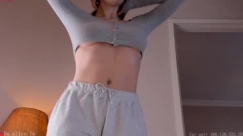 Snapshot of alicelu_ chatting on February 23, 2025, 3:29 pm Elle online show from February 23, 2025, 3:29 pm