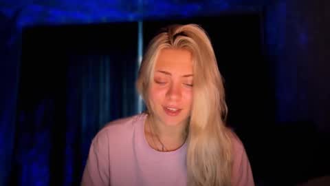 aliceoceaneyes online show from November 3, 2025, 1:12 pm