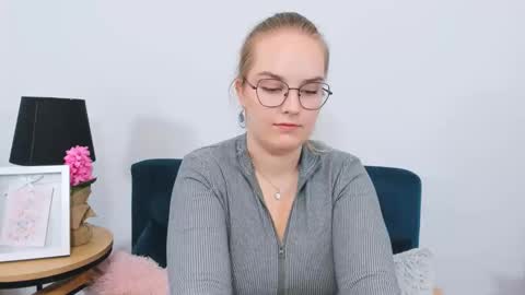 alicesensitive online show from September 15, 2025, 3:23 pm