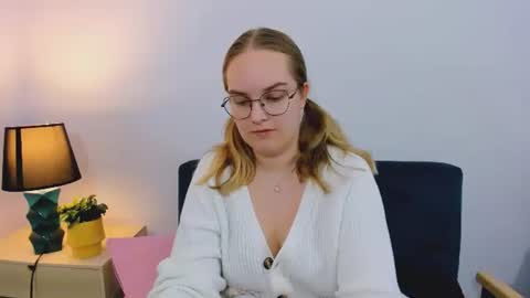 alicesensitive online show from November 7, 2025, 1:22 pm