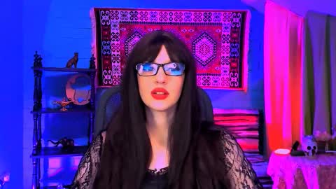 alicewelch_ online show from October 8, 2025, 8:12 am