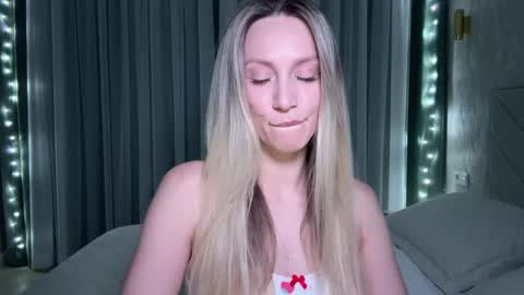 Snapshot of alicewonders_ chatting on December 1, 2024, 7:25 pm Alice online show from December 1, 2024, 7:25 pm