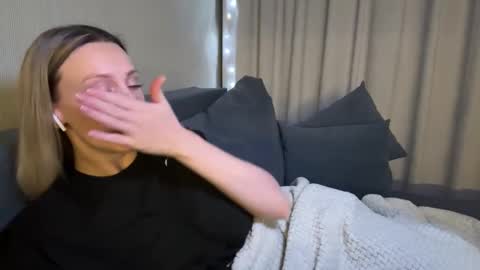 Snapshot of alicewonders_ chatting on December 9, 2024, 9:58 pm Alice online show from December 9, 2024, 9:58 pm