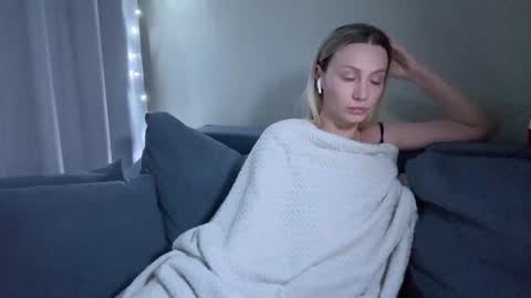 Snapshot of alicewonders_ chatting on December 13, 2024, 10:23 pm Alice online show from December 13, 2024, 10:23 pm