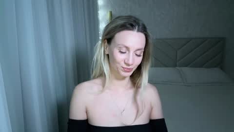 Snapshot of alicewonders_ chatting on December 19, 2024, 7:51 pm Alice online show from December 19, 2024, 7:51 pm