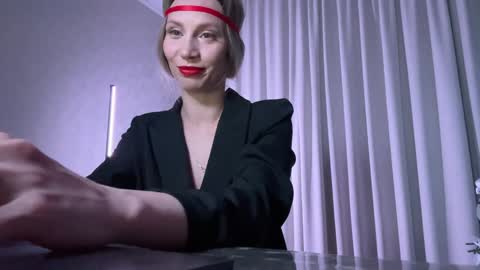 Snapshot of alicewonders_ chatting on December 23, 2024, 8:36 pm Alice online show from December 23, 2024, 8:36 pm