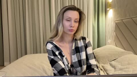 Snapshot of alicewonders_ chatting on January 18, 2025, 10:39 pm Alice online show from January 18, 2025, 10:39 pm