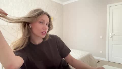 Snapshot of alicewonders_ chatting on February 17, 2025, 8:09 am Alice online show from February 17, 2025, 8:09 am